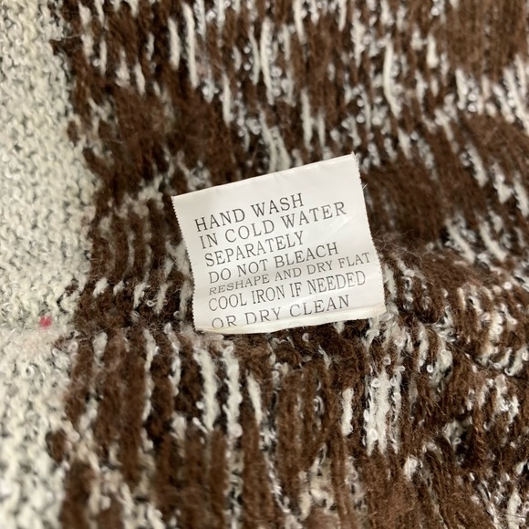 inSeparable Hooded Poncho - Picture 5 of 6